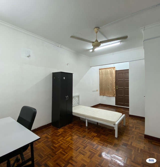 🏠Middle Room at BU10, Bandar Utama, 🚗3 minutes to Centrepoint, 5 minutes to One Utama, First Avenue, Mutiara Damansara