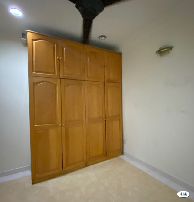🔥Middle Room with Attach Bathroom at BU10, Bandar Utama.🏬 Walking Distance to Centrepoint, MCD, Foodcourt