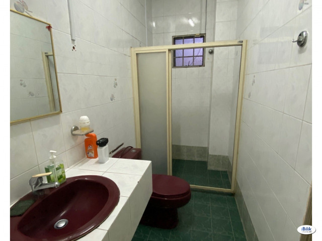 🔥Middle Room with Attach Bathroom at BU10, Bandar Utama.🏬 Walking Distance to Centrepoint, MCD, Foodcourt