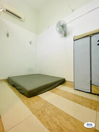 Middle Room at BU4, Bandar Utama. 3 minutes to One Utama, First Avenue, Centrepoint, Mutiara Damansara