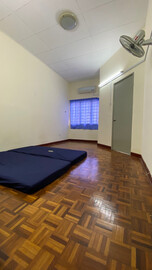 🏠Attach Bathroom Middle Room at BU3, Bandar Utama 🤩6 Minutes walking distance to One Utama, KPMG, First Avenue, Surian Tower, MRT Mutiara Damansara