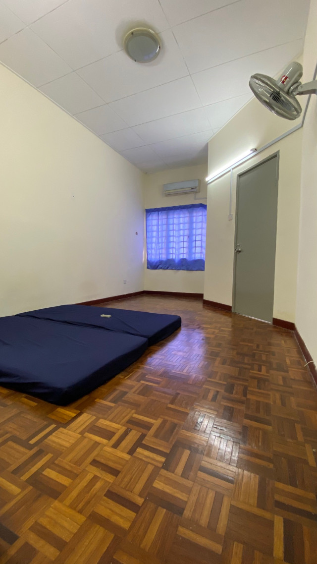 🏠Attach Bathroom Middle Room at BU3, Bandar Utama 🤩6 Minutes walking distance to One Utama, KPMG, First Avenue, Surian Tower, MRT Mutiara Damansara