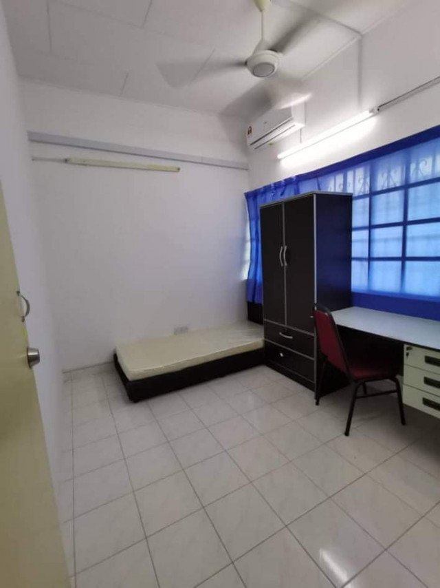 ROOM FOR RENT