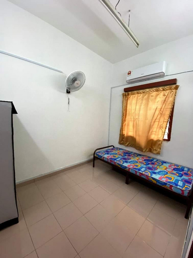 LRT TAMAN BAHAGIA ROOM TO RENT