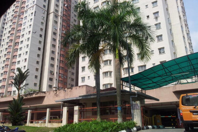 Sentul Mawar Apartment in front LRT station not sharing room
