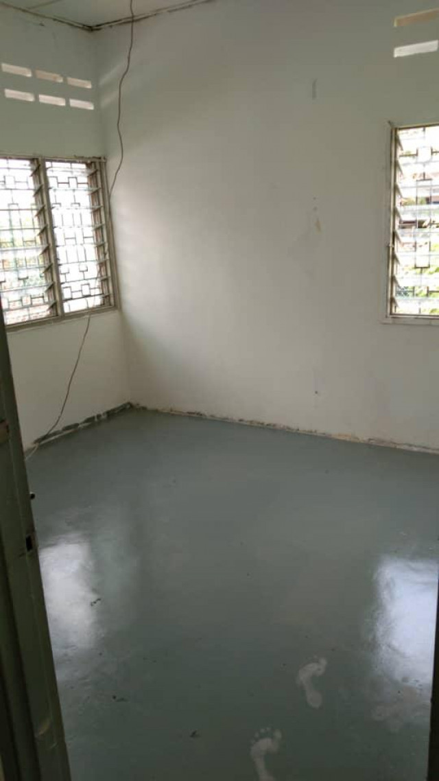 Petaling Jaya , Jalan SS 3 , Corner house (Bigger Room Available)