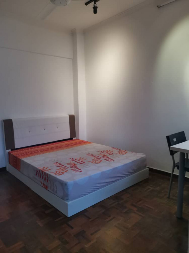 MEDIUM ROOM with ATTACHED BATHROOM @ Sunway PJS9