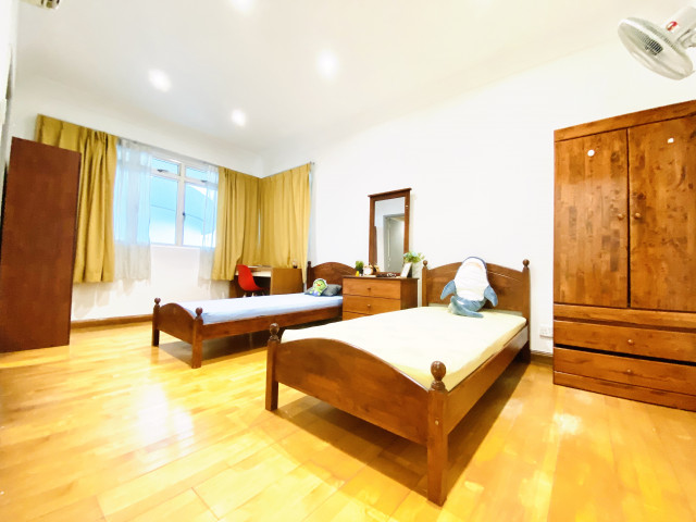 💯Trusted! 🙅🏻‍♀️No Tricks No Game From Landlord! Rent Only The 👌🏻 Perfect Room With Us👥! Medium Room At Villa Scott With Free Clean🧹!