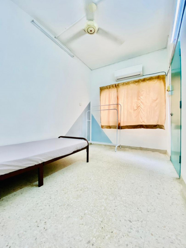MEDIUM ROOM WITH AIR CONDITION 🔥🔥 @ SS2 PJ