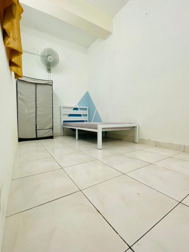 Cheap Single Room For Rent in Bdr Utama!