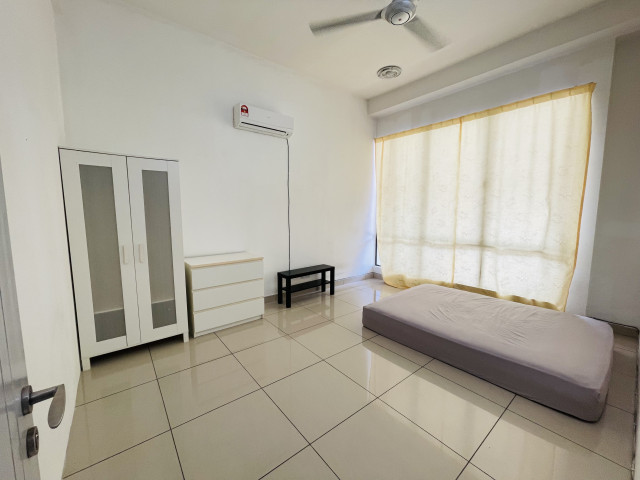 Landed Room For Rent In Kinrara Residences