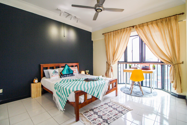 Have Own House 🏠But Far From Workplace👜? Cheapest Large room for rent with private Room At KL CITY CENTRE ! Room Near Trains🚅, Sunway Putra Mall🛒