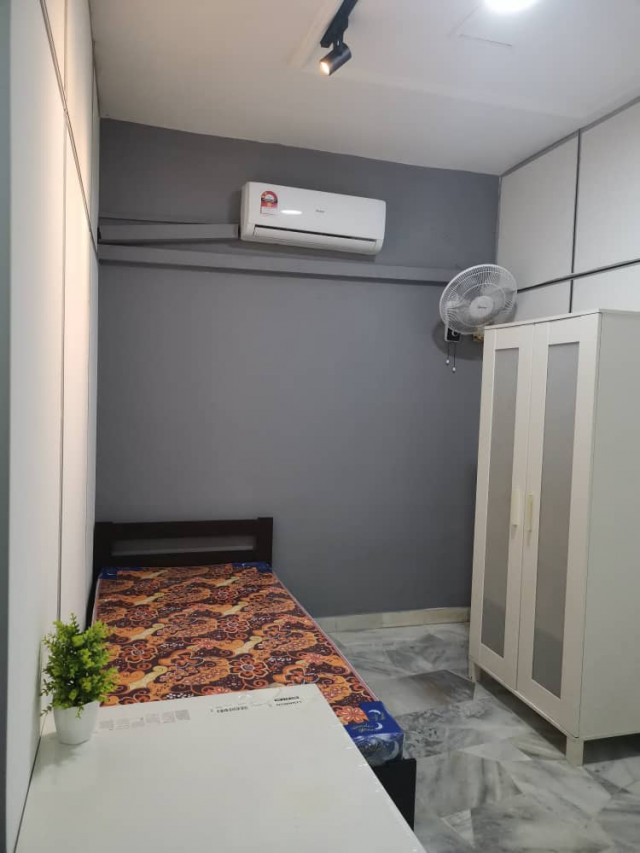 DELUXE ROOM with ATTACHED BATHROOM @ Sunway PJS9