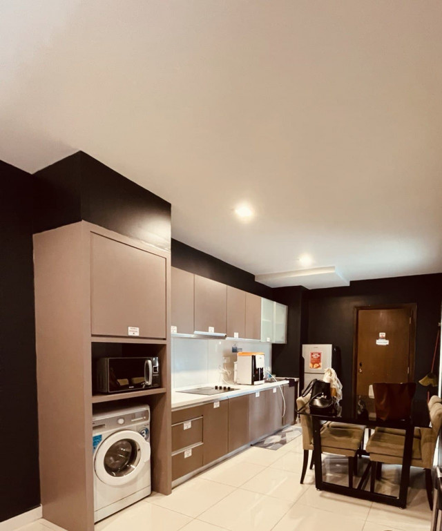 Room Available In Quiet Neighborhood 😱! Stay Without Pay More & Just Enjoy Your Life 🥳! Medium Room Female Near LRT PWTC 😍! Regalia Residence With Nicest Infinity Pool !