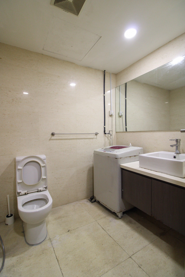 Room Available In Quiet Neighborhood 😱! Stay Without Pay More & Just Enjoy Your Life 🥳! Medium Room Female Near LRT PWTC 😍! Regalia Residence With Nicest Infinity Pool !