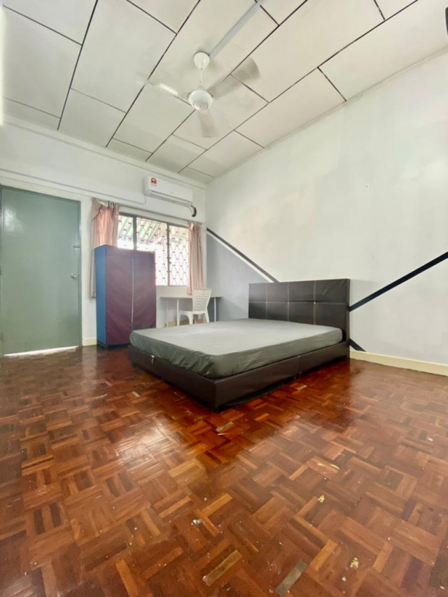🎈Middle Room with Aircond✨ Near to Chow Yang , Atria Mall , LRT Taman Bahagia , 3 Damansara, SS2 Square