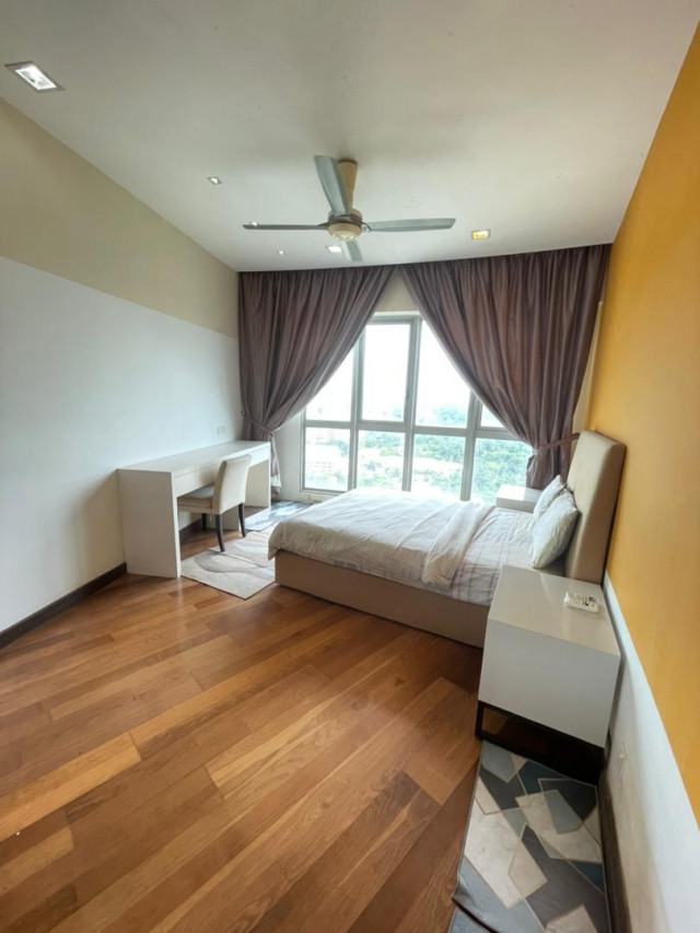 🚍Public Transportation Really Important To You! 🥺Need Spacious Room With KL View🏦! Mall🛒! 🆓 Switching! Large Room From RM1000 at Regalia