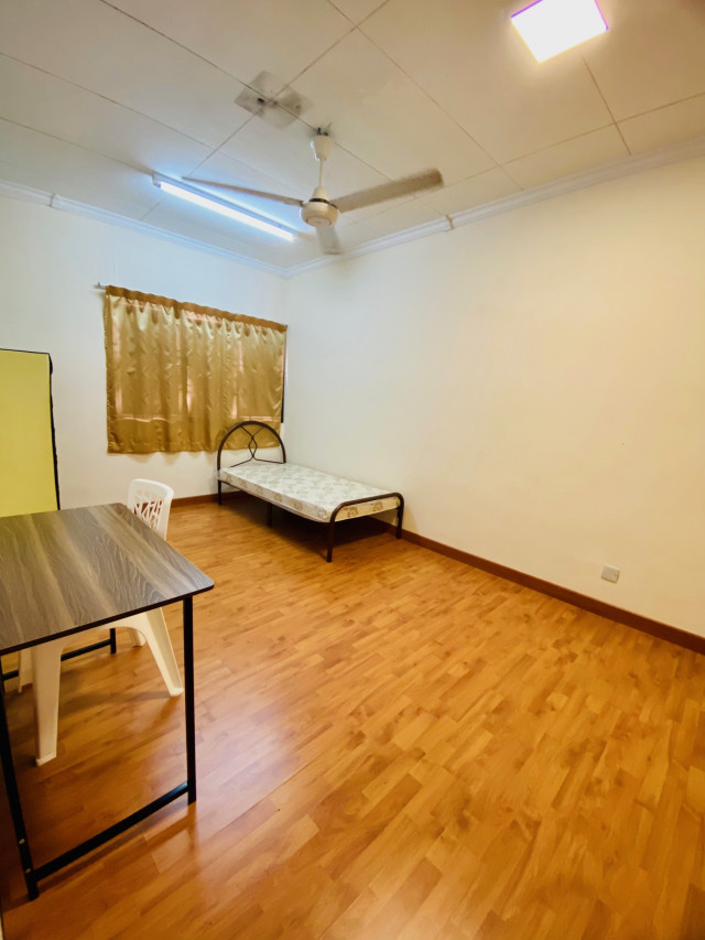 🔥Actual Room Photo 🔥Middle Room, Bandar Utama  🚶Easy Access to First Avenue, One Utama, 1powerhouse, Centrepoint, First City UC, Merchant Square