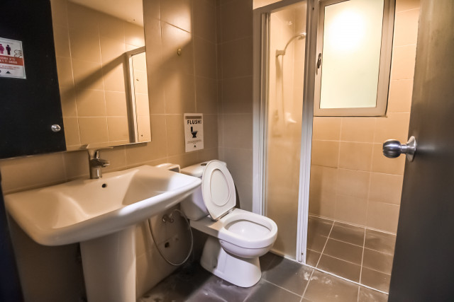 Rent a Room That Makes You Feel Safe 🏡🥰 -- Non-Sharing Large Room (Fully Furnished, Free WiFi)