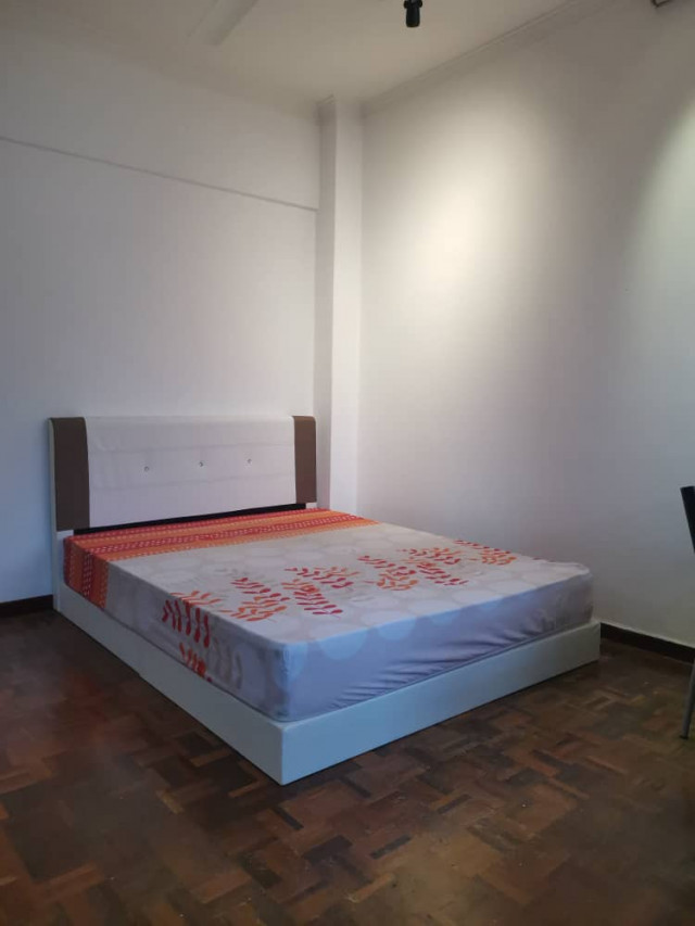 MEDIUM ROOM with ATTACHED BATHROOM @ Sunway PJS9