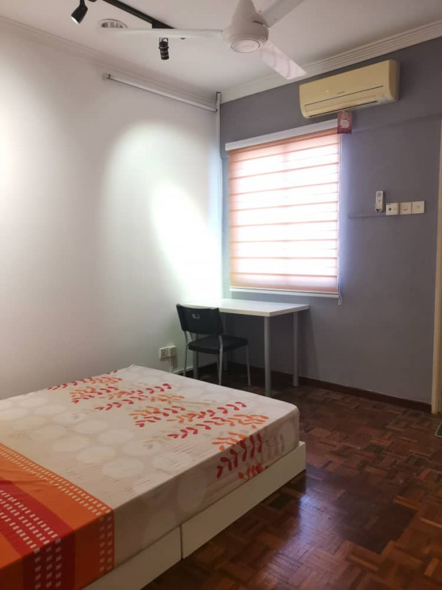 MEDIUM ROOM with ATTACHED BATHROOM @ Sunway PJS9