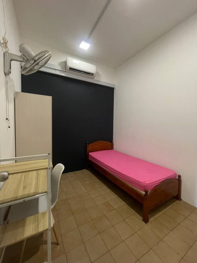 Fall in love with your room 😍 Cozy Medium Room with No Deposit 💰 & Fully Furnished🛏 at Pudu area! Near to trains🚄 and mall🏩