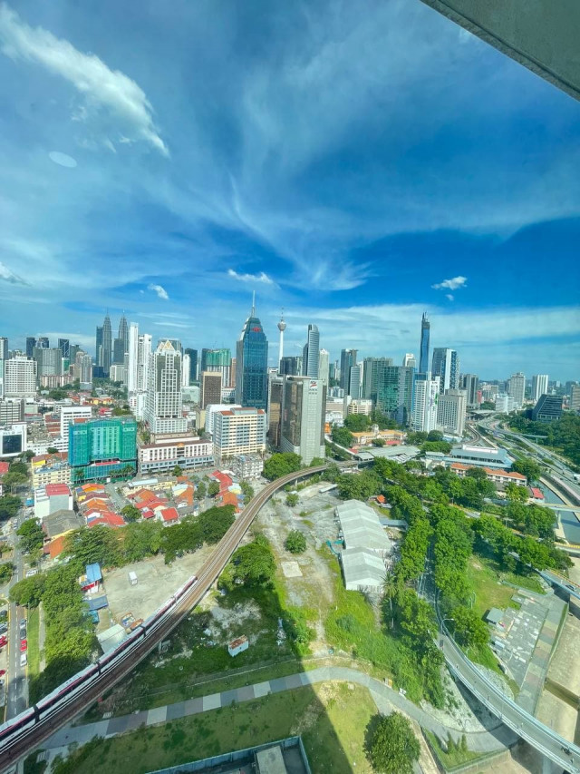 Room Available In Quiet Neighborhood 😱! Stay Without Pay More & Just Enjoy Your Life 🥳! Medium Room Female Near LRT PWTC 😍!