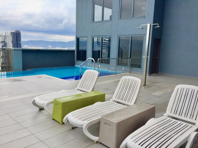 Premium Medium Room🔥❗ Cheapest Price and 1 Min Walk to Gleneagles & M City 😎✨Plus with Free Daily Cleaning & Free WIFI 🧹👍🏻