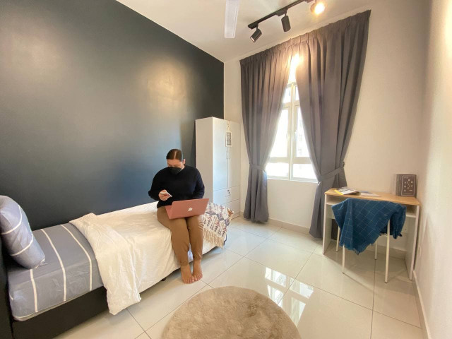 First Time Renting in KL?? 😋 Well We Got Youu 🙋🏻‍♀️ Rent Room with Zero Deposit & Fully Furnished Room❗ Walk to LRT Titiwangsa & HKL ⛲Enjoy FREE Wifi & Free Cleaning 🧹