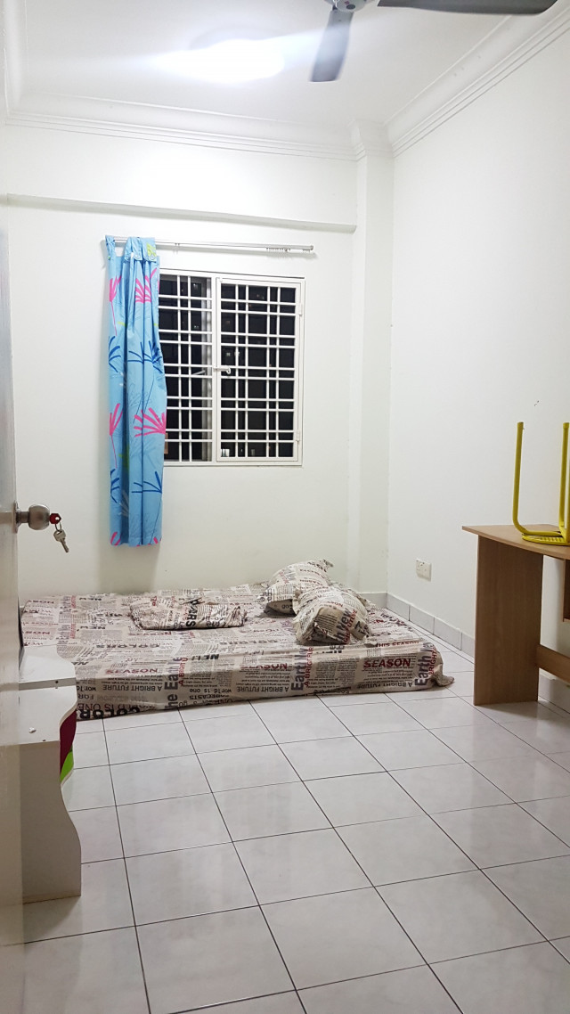 (CHINESE ONLY) MEDIUM ROOM FOR RENT PELANGI DAMANSARA BLOCK J(INCLUDED UTILITY & WIFI)